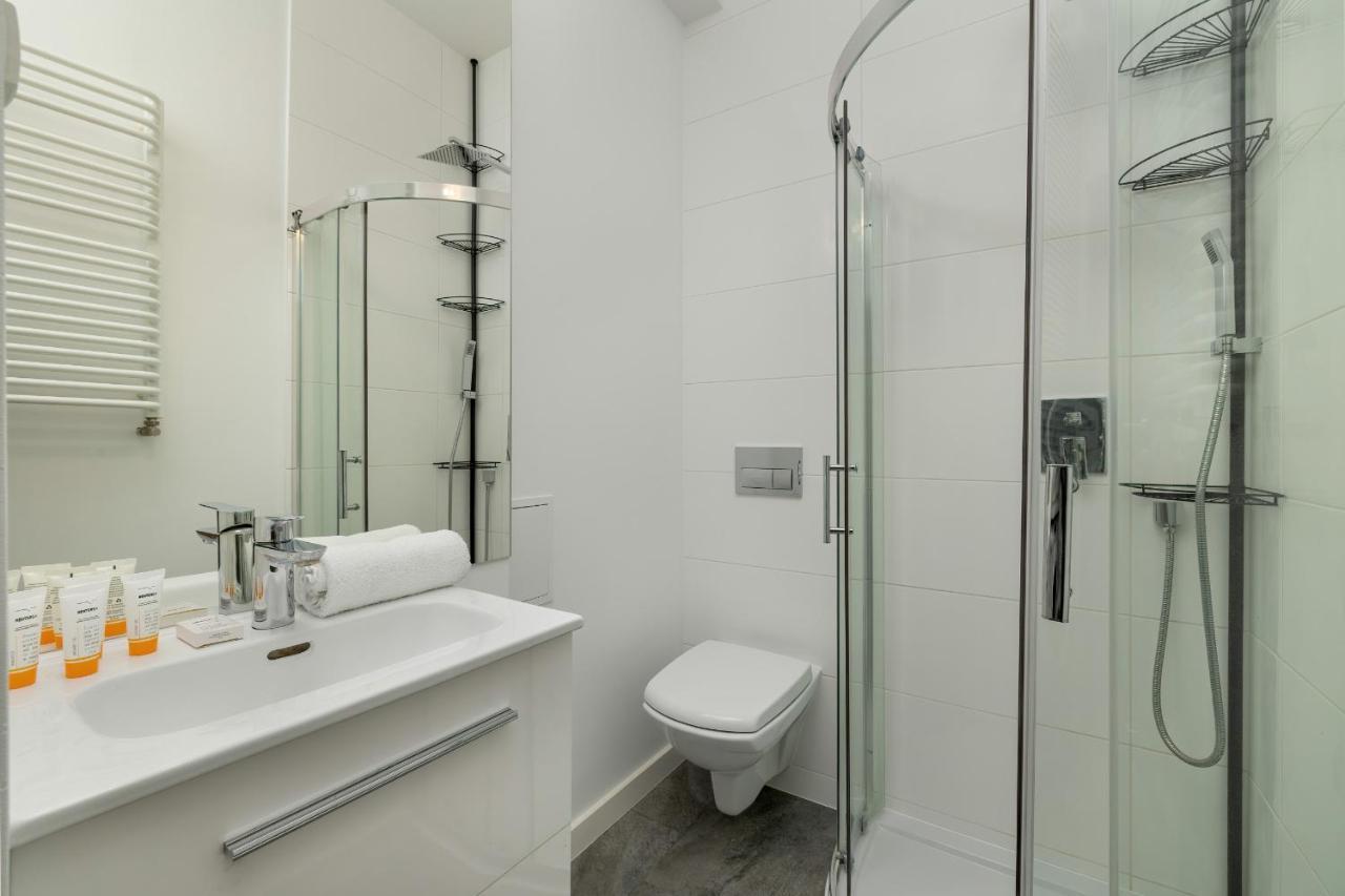 Apartment Office - 2-bedroom Corpo-stay In By Renters Krakau