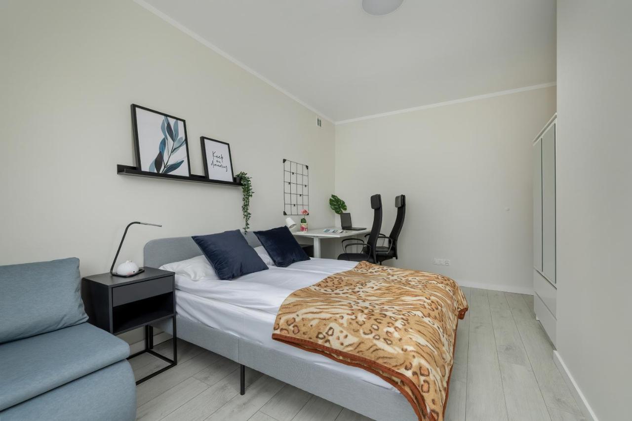 Office - 2-bedroom Corpo-stay In By Renters Appartement *